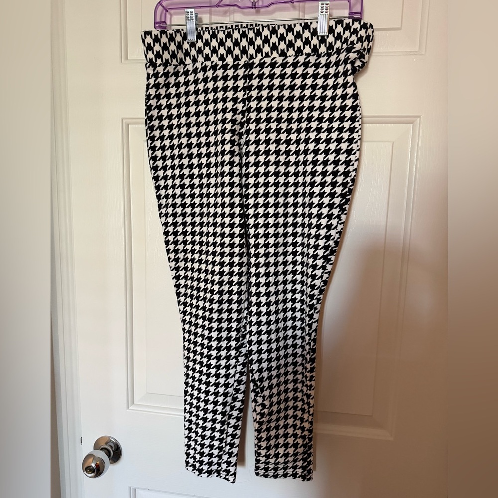Torrid black and white houndstooth full length leggings plus size 1